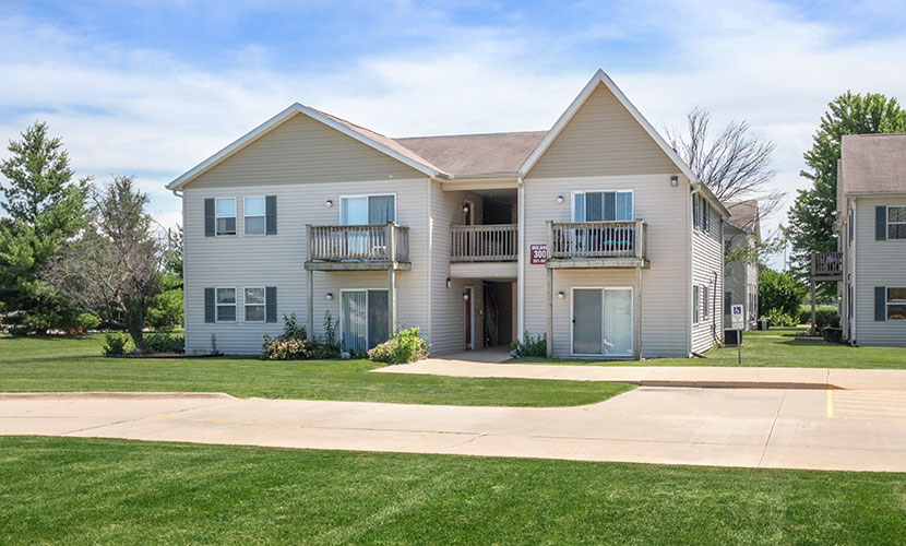 Hollow Tree Apartments Image 1