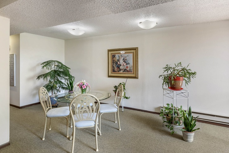 Mountain View Plaza Image 17