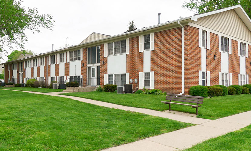 Colonial Square Apartments Image 1