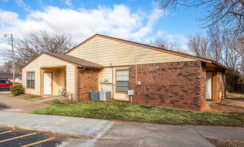 Woodcrest Apartments Image 2